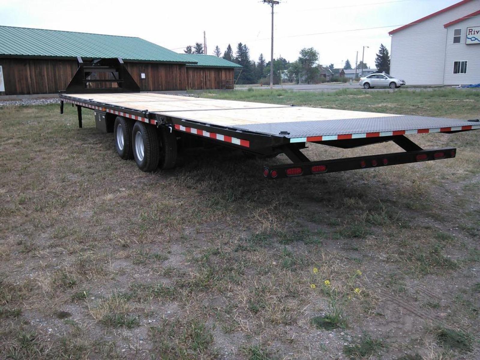 2023 Black SureTrac 81/2 x 35 GN Deckover w/ Power Dovetail , located at 310 West 1st Ave, Big Timber, MT, 59011, (406) 860-8510, 45.833511, -109.957809 - SURE-TRAC 81-2 X 35 GN DECKOVER W- 10' POWER BEAVERTAIL, 22.5K GVW, HYDRAUIC POWER UNIT W- DUAL CYLINDERS IN LOCKING TOOLBOX, 2 - 12K DROP LEG JACKS, TOOLBOX BETWEEN UPRIGHTS, 10 PLY - 16" RADIAL TIRES, ELECTRIC BRAKES ALL AXLES, OIL LUBRICATED BEARINGS IN AXLES, TREATED WOOD DECK, UNDERCOATED, HD S - Photo #4