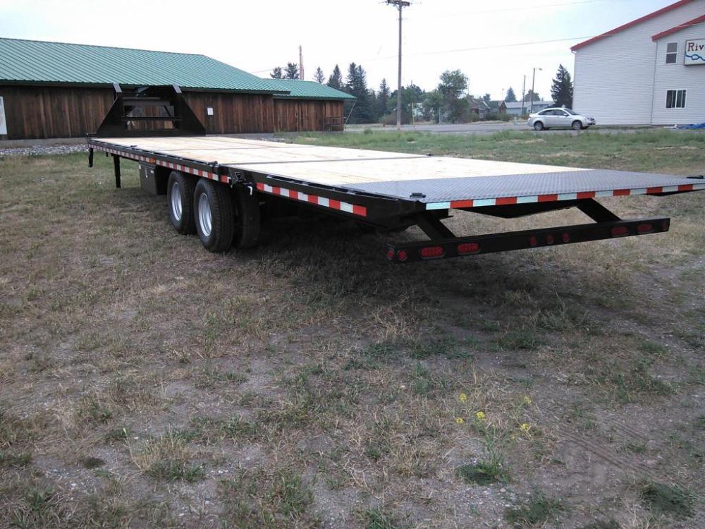 2021 Black SureTrac 81/2 x 35 GN Deckover w/ Power Dovetail , located at 310 West 1st Ave, Big Timber, MT, 59011, (406) 860-8510, 45.833511, -109.957809 - Photo #4