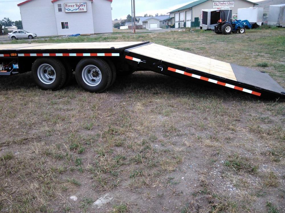 2021 Black SureTrac 81/2 x 35 GN Deckover w/ Power Dovetail , located at 80 Big Timber Loop Road, Big Timber, MT, 59011, (406) 860-8510, 45.837139, -109.951393 - Photo #6